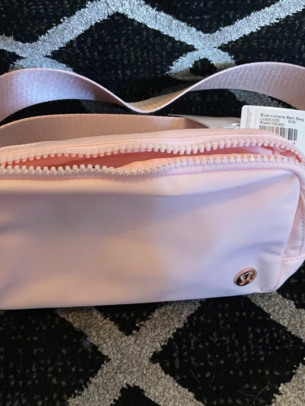Lululemon Everywhere Belt Bag 1L in Pink Pearl/Rose Gold - Picture 4 of 7